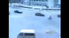 Motorkář smetl dva cyklisty najednou