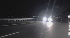 Na dálnici D11 se řítilo auto protisměrem. Policisté pátrají po jeho řidiči