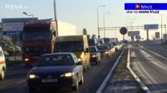 NEHODY na ledovce v Praze, havarovali i hasiči