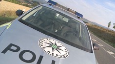 Tragická srážka auta se sanitkou na Bruntálsku. O život přišla řidička osobáku