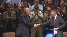 Donald Trump udělil milost svému exporadci, který lhal FBI