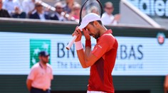 Djokovič si stěžoval na kurt. Nevím, jestli nastoupím do čtvrtfinále, přiznal