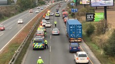 Na příjezdu do Prahy kolabovala doprava! Na D10 se srazilo 10 aut