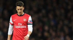 Özil má problém! Autem srazil fotografa, kouč ho poslal domů
