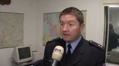 Patnáct lidí ve dvou autech. Hranice nepřejeli
