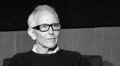Fanoušci Žhavých výstřelů a Bláznivé střely pláčou. Zemřel Jim Abrahams