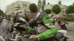 Motorkáři si hráli na svatoušky a jeden se vysekal