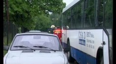 Škodovka se zapíchla do autobusu