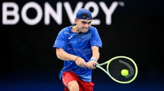 Svrčina si v Číně připsal první výhru na turnaji ATP. Veselý končí v prvním kole