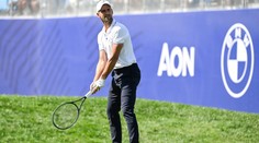 Djokovič vyměnil raketu za golfovou hůl. Svůj odpal slavil jako Ronaldo