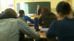 VIDEO: Studentky se brutálně porvaly o přestávce. Jedna se usmála a za chvíli skončila nemocnici