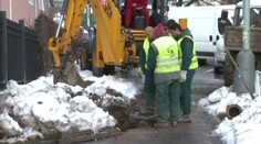 Havárie vody v Praze. Z ulic jsou kluziště, bez vody tisíce lidí