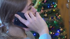 Češi na Štědrý den méně telefonovali. Na popularitě ztrácejí i SMS zprávy
