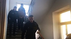 Podezřelého z vraždy barmanky v Humpolci přivedli v poutech