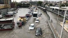 Istanbul ochromily povodně! Z ulic jsou řeky, voda zaplavila i metro