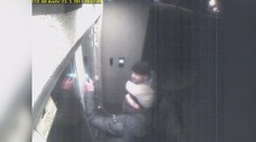 Nešikové se málem nedostali do budovy, pak ukradli milion! VIDEO