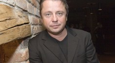 Muk relaxuje na pískovišti