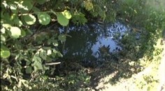 Soused škodí ostatním, místnímu zasypal strouhu a vyplavil ho