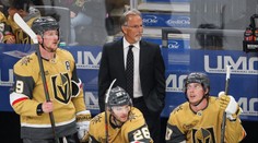 Kabina pod zámkem, kouč beze slova. NHL exemplárně trestá Hertlovo Vegas
