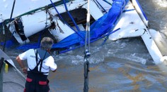 Vytahování vraku lodi z Dunaje: Záchranáři našli další čtyři těla
