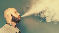 Čeští školáci mají novou zábavu - kouří elektronické cigarety!