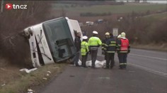 HAVÁRIE autobusu! Řidič zemřel, tři zranění!