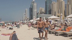 Zlato tam prodávají v automatech a déšť tvoří letadla. Dubaj si ale užijí i děti