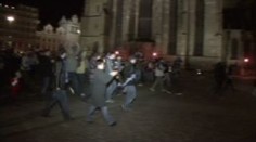 Plzeňské hokejisty vítali fanoušci jako hrdiny. VIDEO z nočních oslav