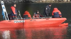 Policisté ze Želivky loví podezřelé předměty, našli prý i lidské tělo