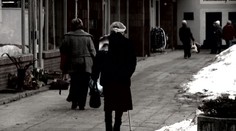 Surový lupič přepadl dvě starší ženy, hledá ho policie