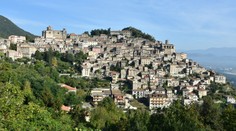 Laciné domy za euro. Italské vesničce se nemovitosti nedaří prodat
