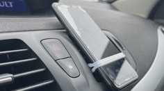 VIDEO: Nemáte v autě držák na telefon? Poradíme vám, jak ho snadno vyrobit