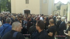 Rodina pohřbila zavražděné děti. Smutek v Blatnici