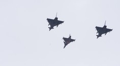 Pět českých gripenů vyrazilo na Island. Piloti museli do neoprenu