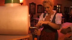 Znojmo se topí v dluzích. Radní navrhli zrušit slavné VINOBRANÍ!