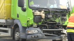 Dvě vážné nehody kamionu s osobákem blokovali provoz. Jeden člověk zemřel