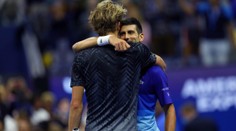 Vím, jak se cítí, ale jeho chování určitě neobhajuji, řekl Djokovič o Zverevovi