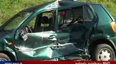 VIDEO: Řidič se otáčel a narazil do něj autobus