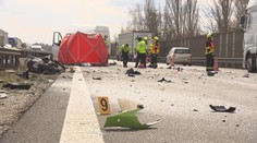 Na dálnici D5 havaroval motorkář. Srážku s dodávkou nepřežil