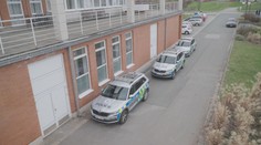 Univerzitám někdo vyhrožoval střelbou. Pachatele policie stále hledá
