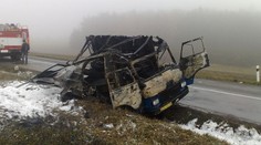 Avie se srazila s kamionem, její řidič zemřel. Jel příliš rychle