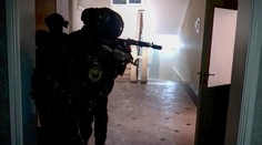 Řež na jihu Ruska. Ozbrojenci zastřelili přes deset policistů a podřízli kněze