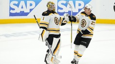 Boston je po další výhře krok od postupu. Hyman zachránil Edmonton v prodloužení