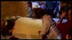 Unikátní nález v Egyptě: 30 mumií a neotevřený sarkofág