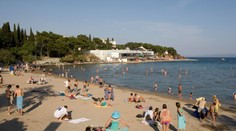Chorvaté žasnou. Na Jadran se vrátilo letní počasí, lidé se znovu koupou v moři