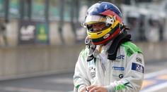 Kuriózní nehoda šampiona F1. Při cestě do Austrálie uvázl na záchodě