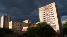 NEŠTĚSTÍ: Školačka (14) vypadla ze sedmého patra! Co se stalo?