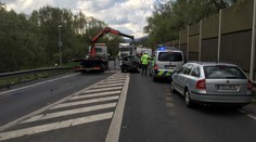 Tragická nehoda u Teplic: Po srážce tří aut jeden mrtvý!