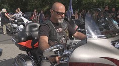 Prahu zaplavily stovky motorkářů! Burácející stroje projely městem