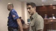 Mladík chtěl uškrtit nezletilou příbuznou. Stráví 13 let za mřížemi